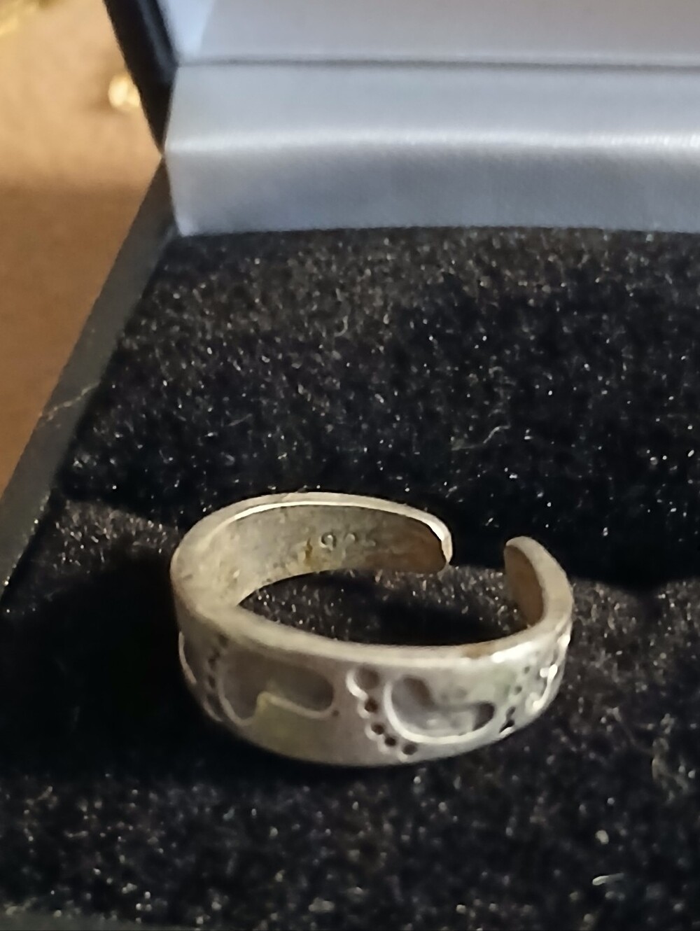 Sterling Footprints Toe Ring - Picture 3 of 4